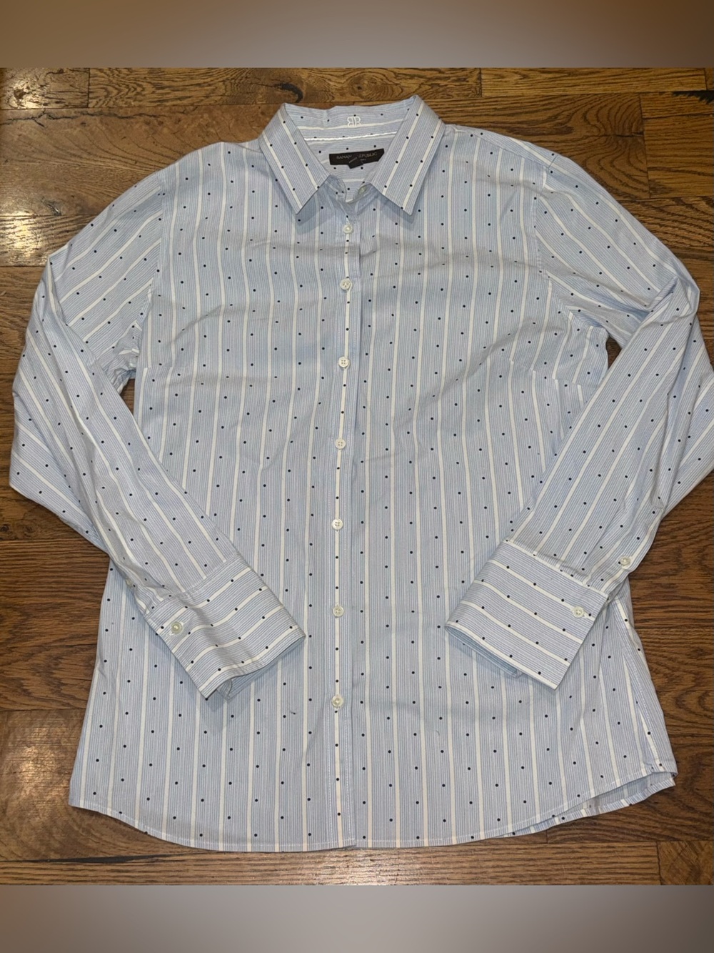 Banana Republic. Riley Button Down Shirt. Blue/White Stripe w/Black Dot. 14.